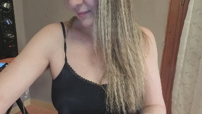 EMMABIONDA live cam on Cam4