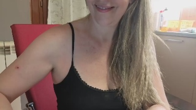 EMMABIONDA live cam on Cam4