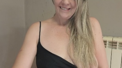 EMMABIONDA live cam on Cam4