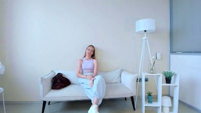 EdieAprigliano live cam on Cam4