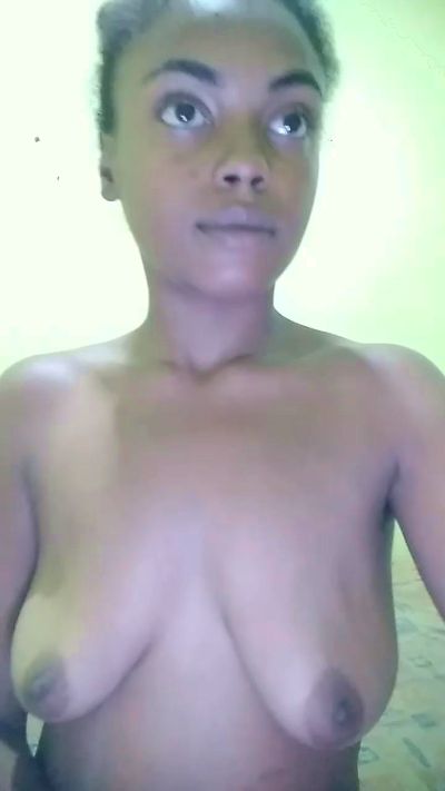 Edisafadinha live cam on Cam4