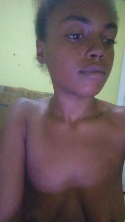 Edisafadinha live cam on Cam4
