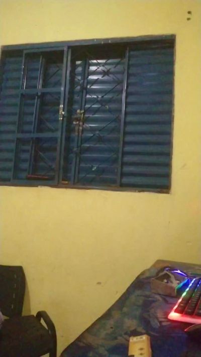 Edisafadinha live cam on Cam4