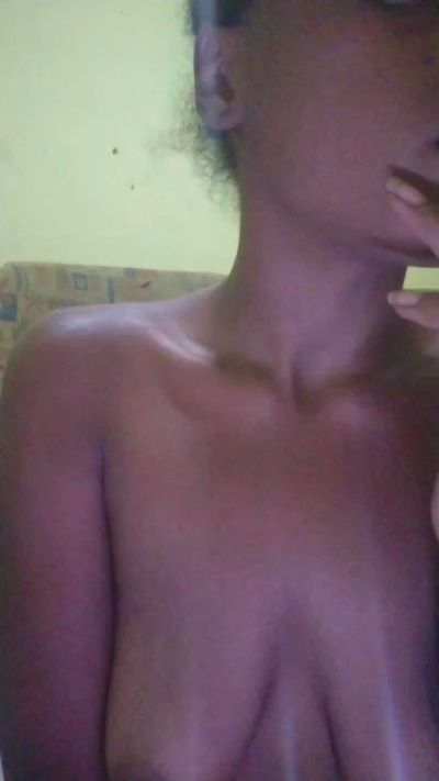 Edisafadinha live cam on Cam4