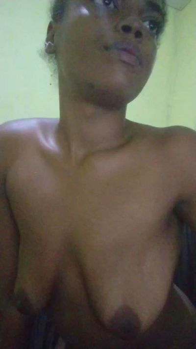 Edisafadinha live cam on Cam4