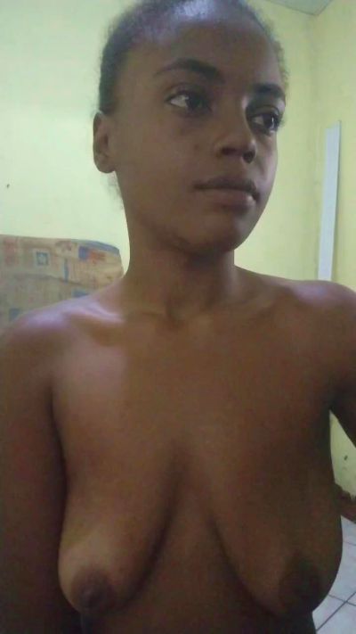 Edisafadinha live cam on Cam4