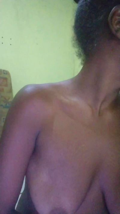 Edisafadinha live cam on Cam4