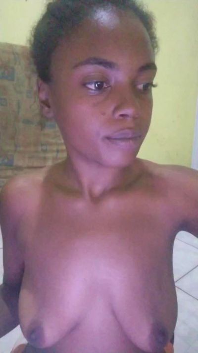 Edisafadinha live cam on Cam4
