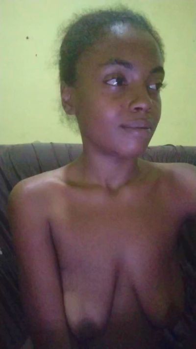 Edisafadinha live cam on Cam4