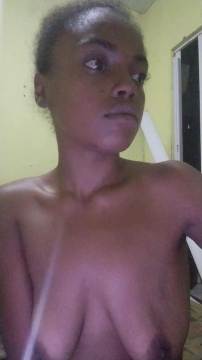Edisafadinha live cam on Cam4
