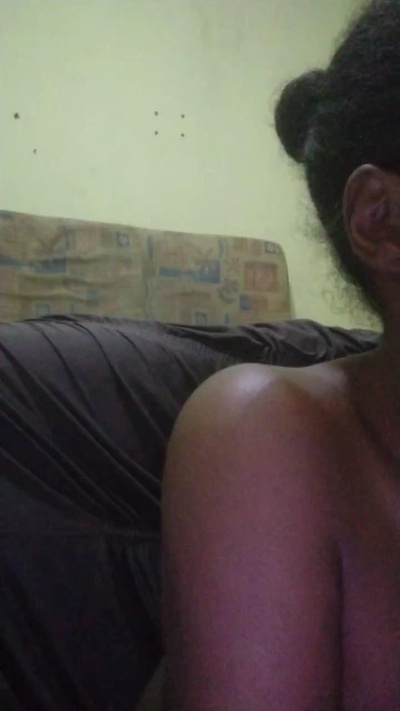 Edisafadinha live cam on Cam4