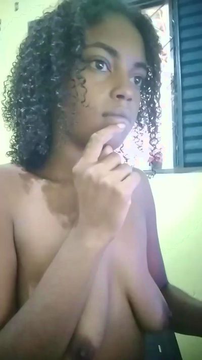 Edisafadinha live cam on Cam4