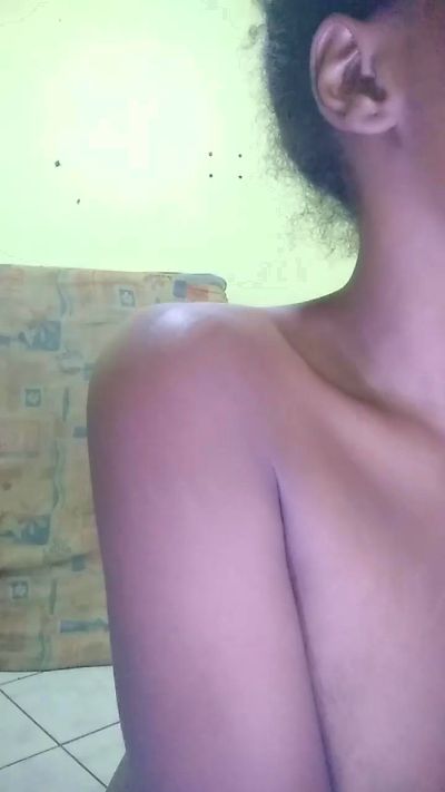 Edisafadinha live cam on Cam4