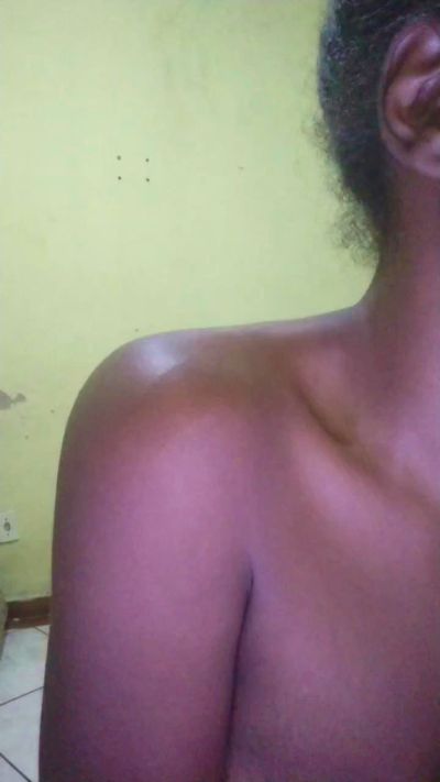 Edisafadinha live cam on Cam4