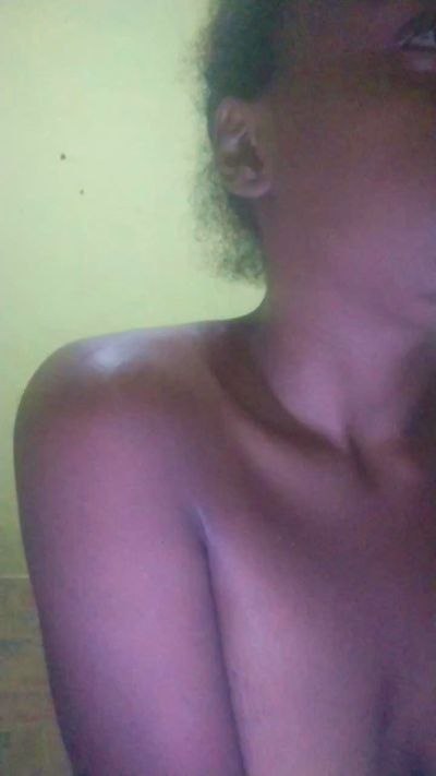 Edisafadinha live cam on Cam4