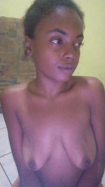 Edisafadinha live cam on Cam4