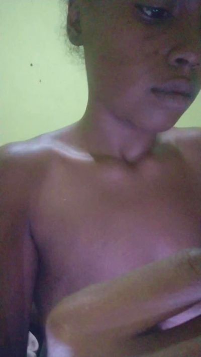 Edisafadinha live cam on Cam4