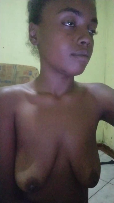 Edisafadinha live cam on Cam4