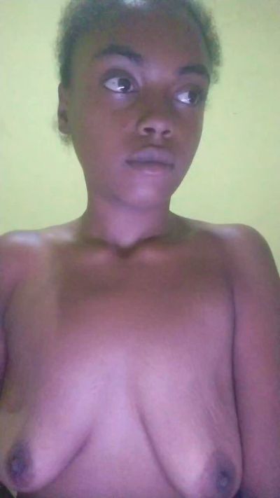 Edisafadinha live cam on Cam4