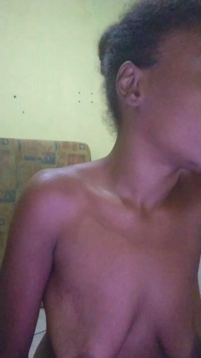 Edisafadinha live cam on Cam4