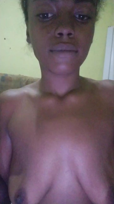 Edisafadinha live cam on Cam4