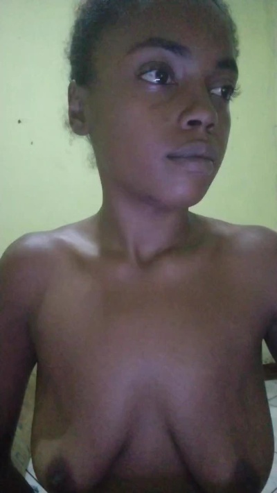 Edisafadinha live cam on Cam4