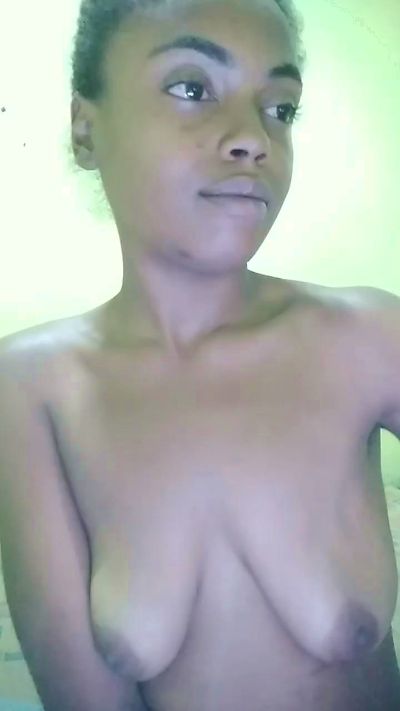 Edisafadinha live cam on Cam4