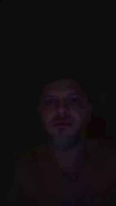 Edoardo1992 live male webcam from Italy