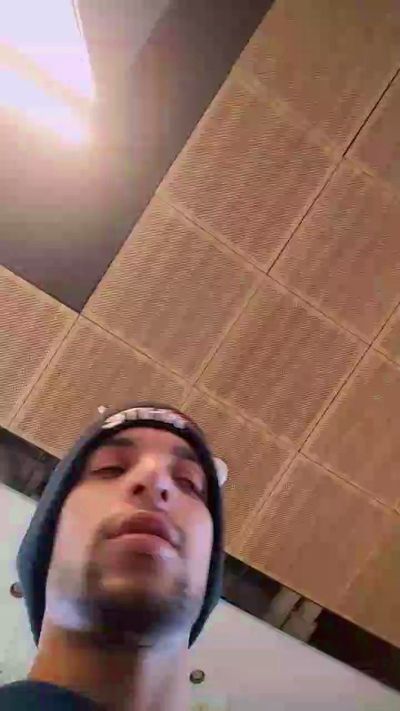 Eduard_Miller live cam on Cam4