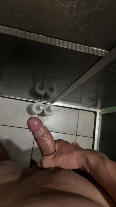 Eduardo192809 live cam on Cam4
