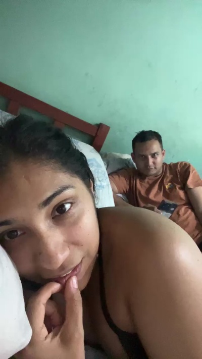 Eduardoyjulieta live cam on Cam4