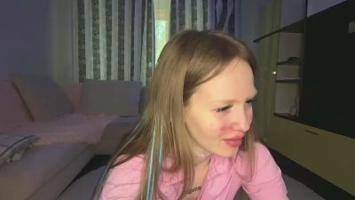 EdwinaClose live cam on Cam4