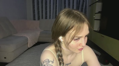 EdwinaClose live cam on Cam4
