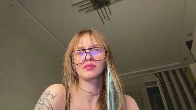EdwinaClose live cam on Cam4