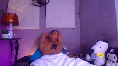 Ehkay_ live cam on Cam4