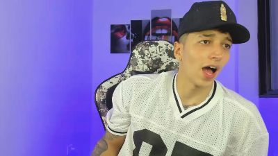 Eithan_boy live cam on Cam4