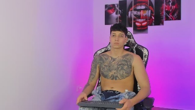 Eithan_boy live cam on Cam4
