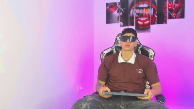 Eithan_boy live cam on Cam4