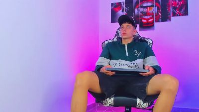Eithan_boy live cam on Cam4