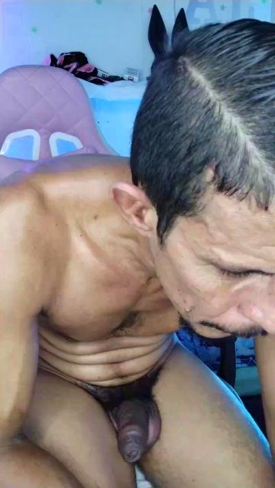 El_junior21 live cam on Cam4