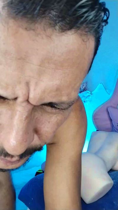 El_junior21 live cam on Cam4