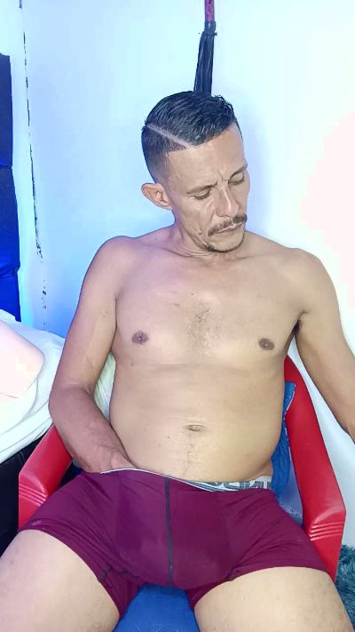 El_junior21 live cam on Cam4