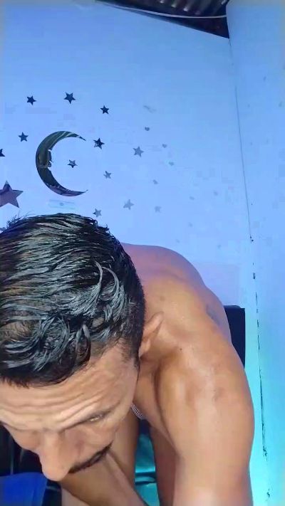 El_junior21 live cam on Cam4