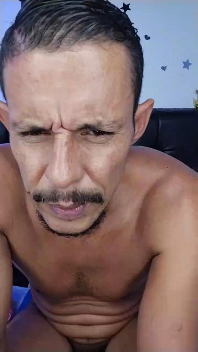 El_junior21 live cam on Cam4