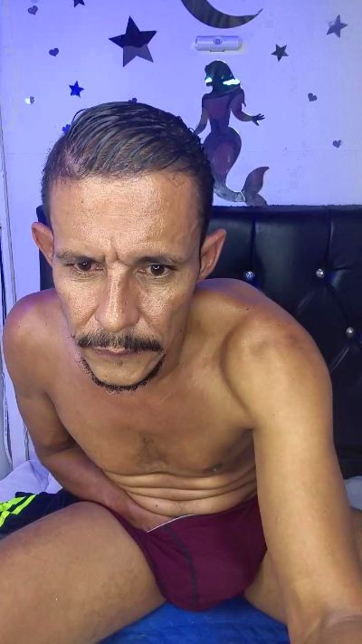 El_junior21 live cam on Cam4