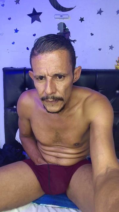 El_junior21 live cam on Cam4