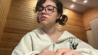 ElainaSynnott live cam on Cam4