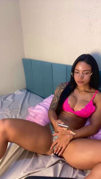 Elamesma_ live cam on Cam4
