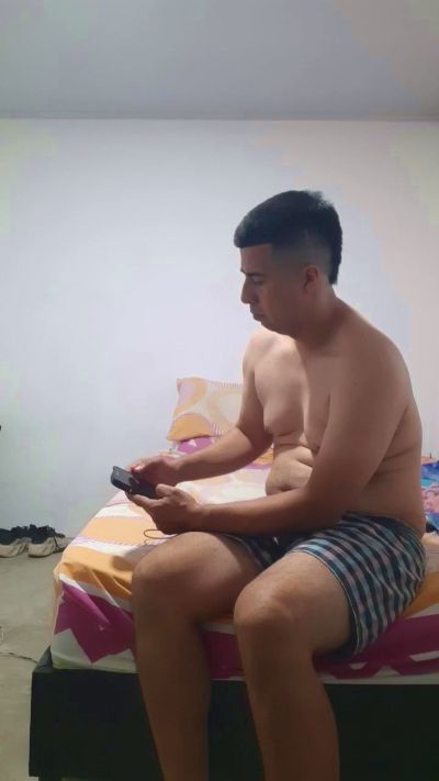 Elbuenon88 live cam on Cam4