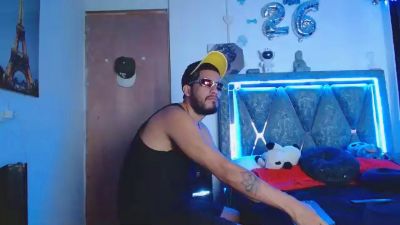 Elchino22xxl live cam on Cam4